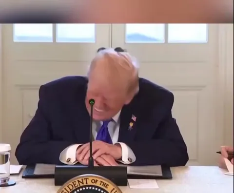 Rubio hands Trump a private note, Trump proceeds to read out loud.