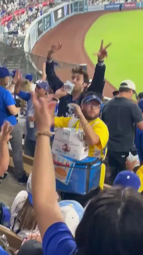 A bro bought all the ice cream sandwiches from a vendor and had the man throw them to the crowd.