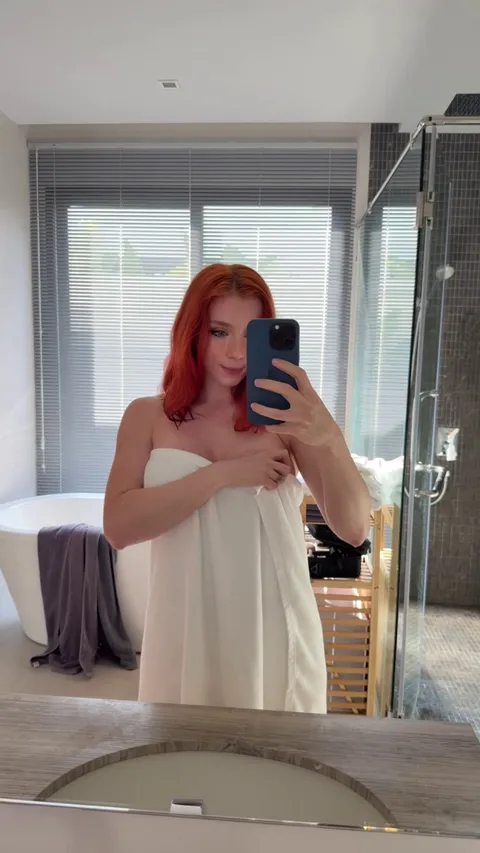 Perfect breast reveal in the bathtub