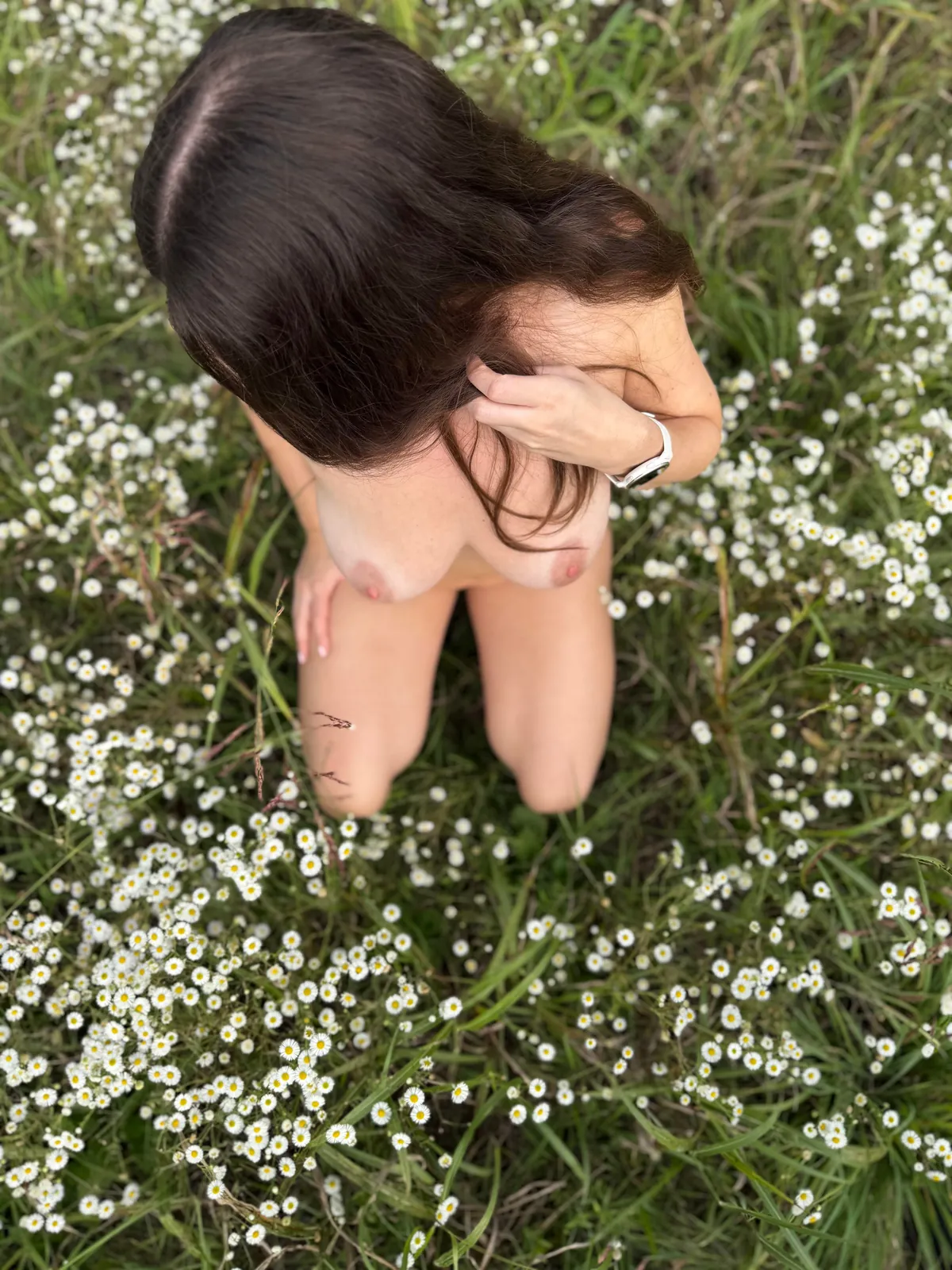 Sunshine, flowers, and no clothes (f)