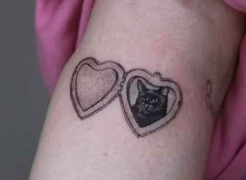 Immortalised my girl 🐈‍⬛🖤