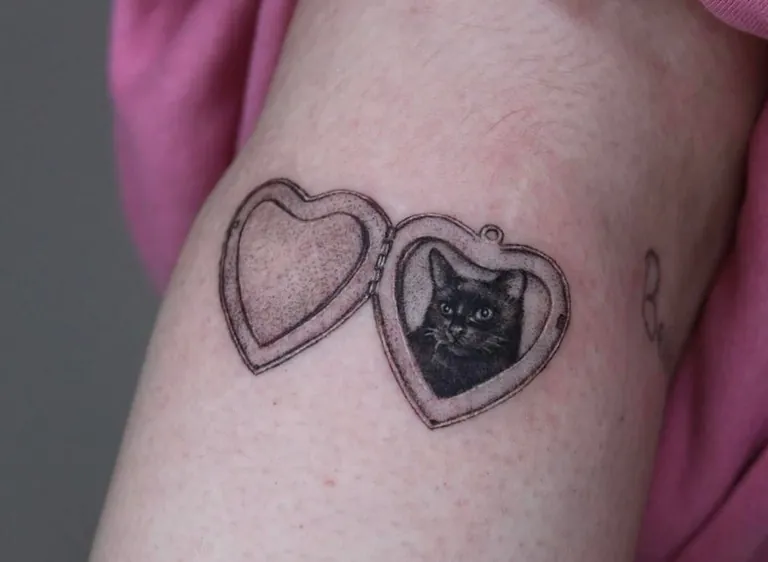 Immortalised my girl 🐈‍⬛🖤