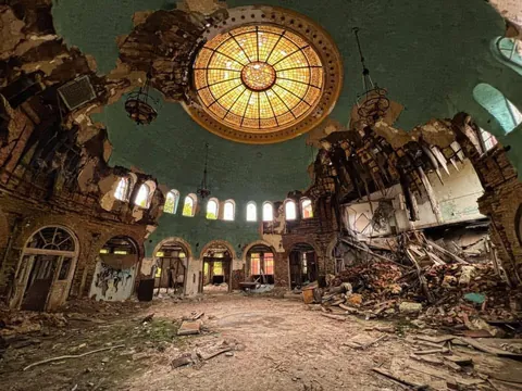 Abandoned Hospital; New York.