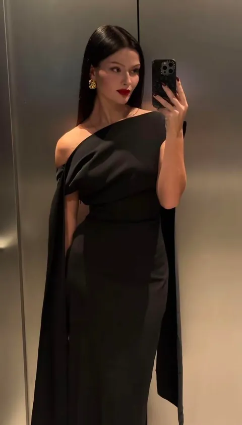 Which Black Dress should I choose?