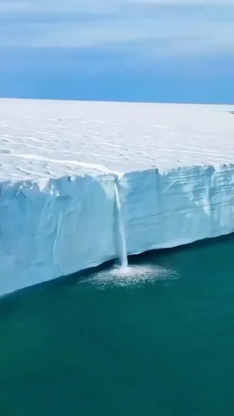 🔥Behold, Waterfalls of melting Antarctic ice