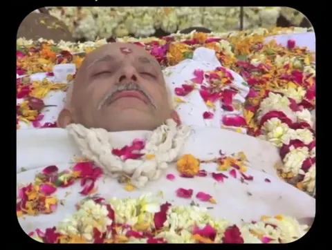 No CGI. 300,000 People. Most extras used in a single movie scene.