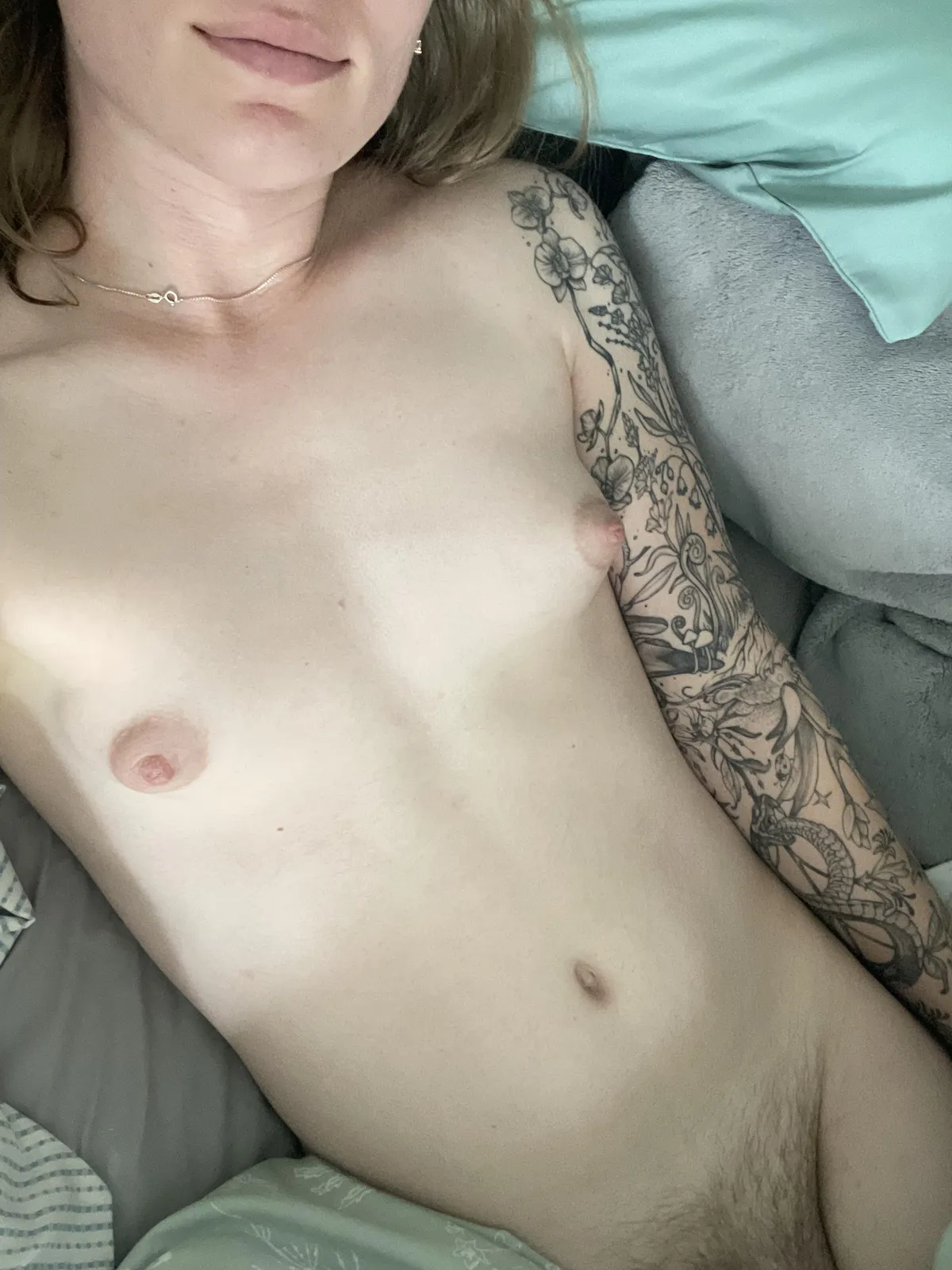 Sleepy and horny this morning, could use a cute girl