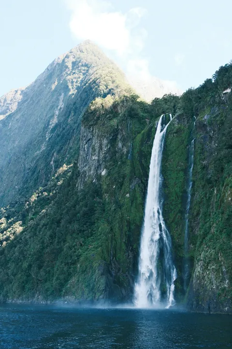 Traveling through New Zealand: Milford and Doubtful Sound