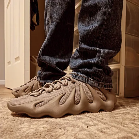 20 pics of sneakers I've worn lately