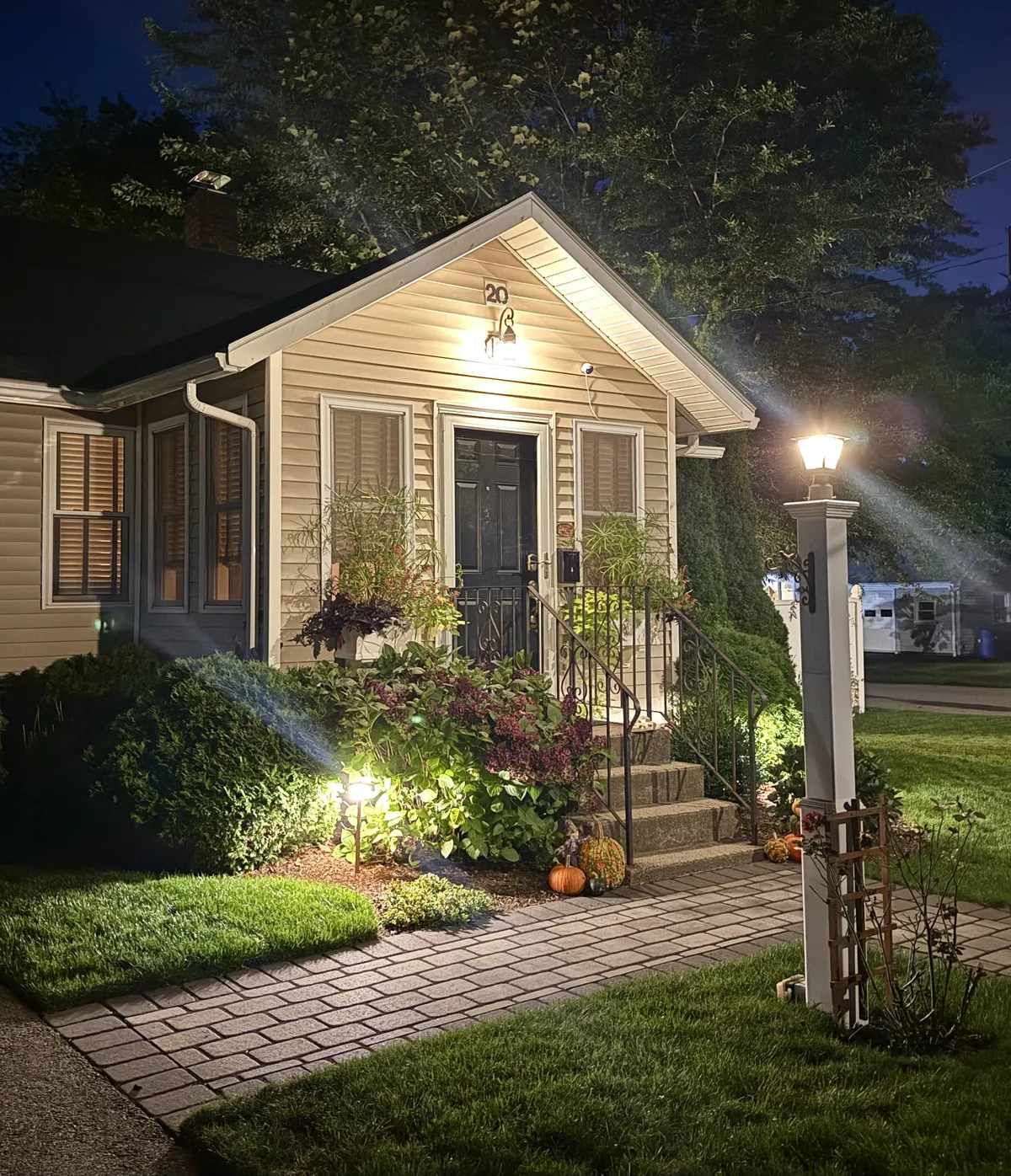 Small house + New England = cozy place