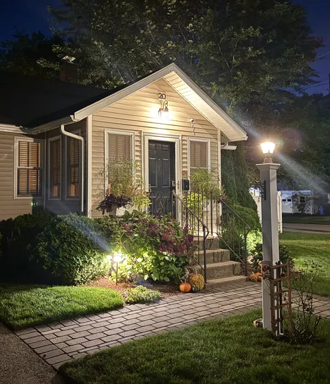 Small house + New England = cozy place