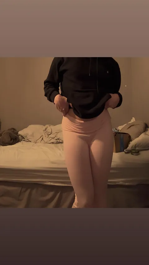 Day 28 my clit doesn’t even get hard I just get horny xx🤭😍