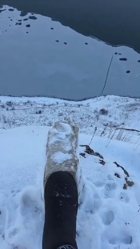 This Rock Breaking Ice Is Pure Satisfaction