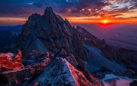Sunrise over Grand Teton [2048x1283][OC]