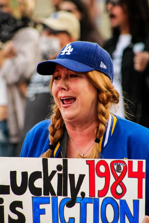 Today, the LAPD shut down a protest outside the ICE Detention Center in Los Angeles [OC]
