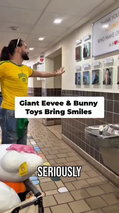 guy brings plushies to a childrens hospital and turns one moms whole day around