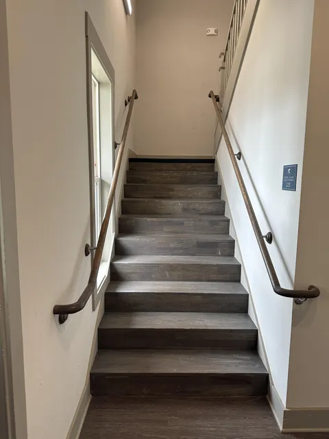 Home Depot drivers refused to deliver my package because this staircase was “damaged”