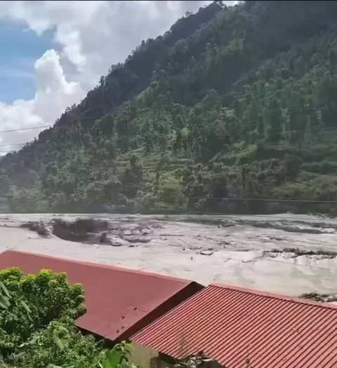 Nepal floodwaters transporting large boulder.