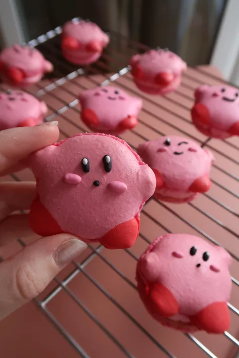 My first attempt at macarons: Kirby!