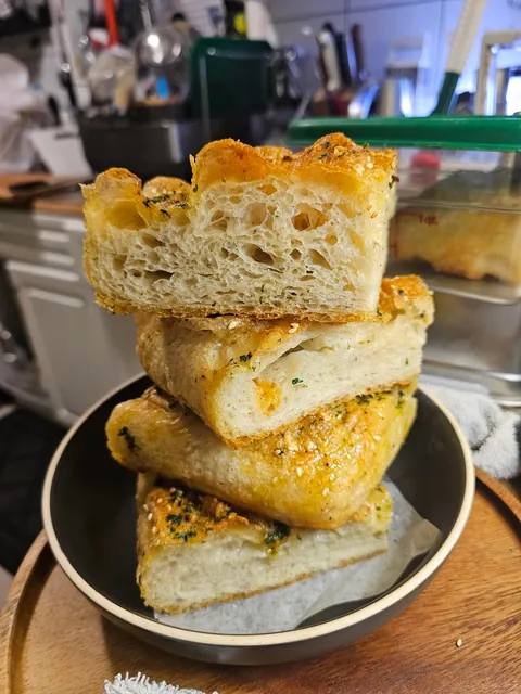 [Homemade] Herb, Garlic &amp; Parmesan Focaccia