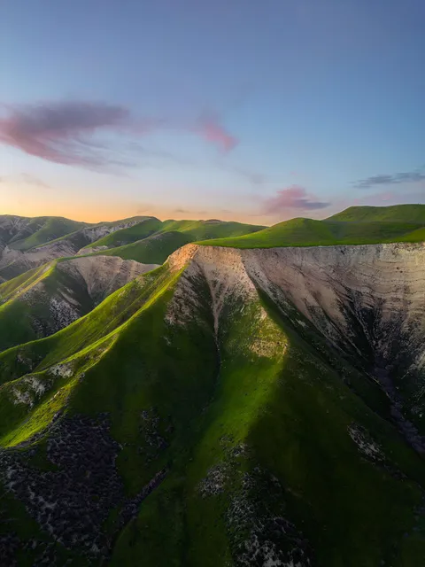Green Velvet looking Mountains in Simi Valley, California [2250x3000] [OC]