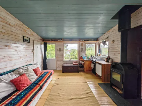 a simple yet very cozy cabin I stayed in Brännö (Sweden 🇸🇪)