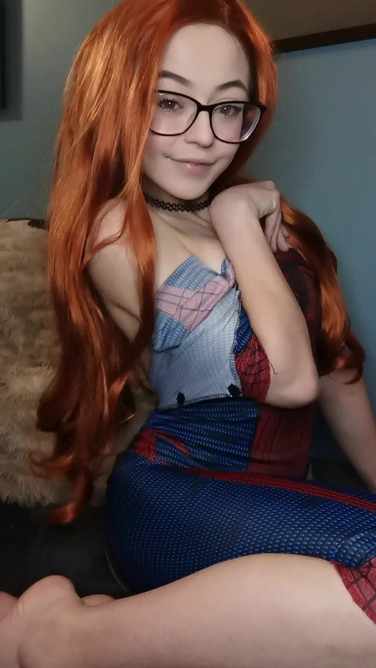 Would you settle for a nerdy girlfriend as tiny as me or are my tits too small? 😖 [F]