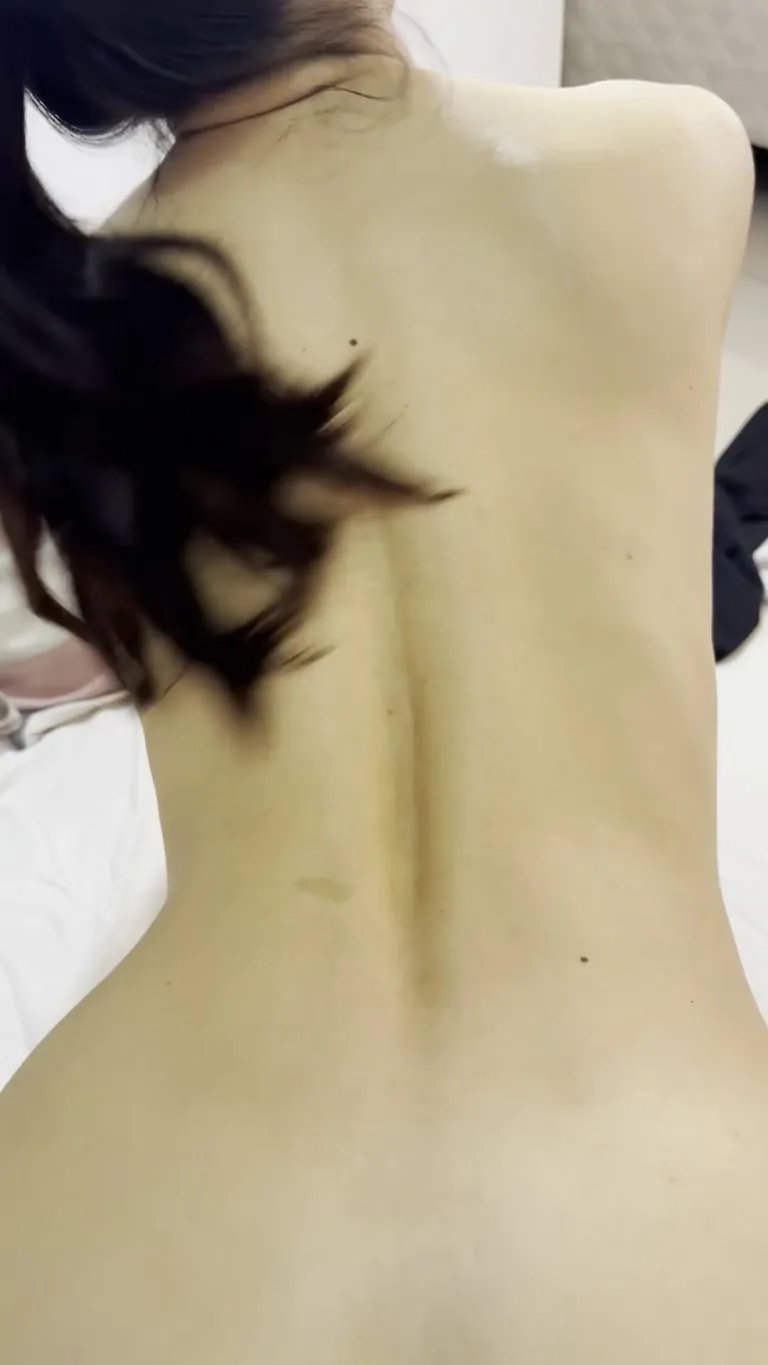 My teen pussy says hii to ur cock