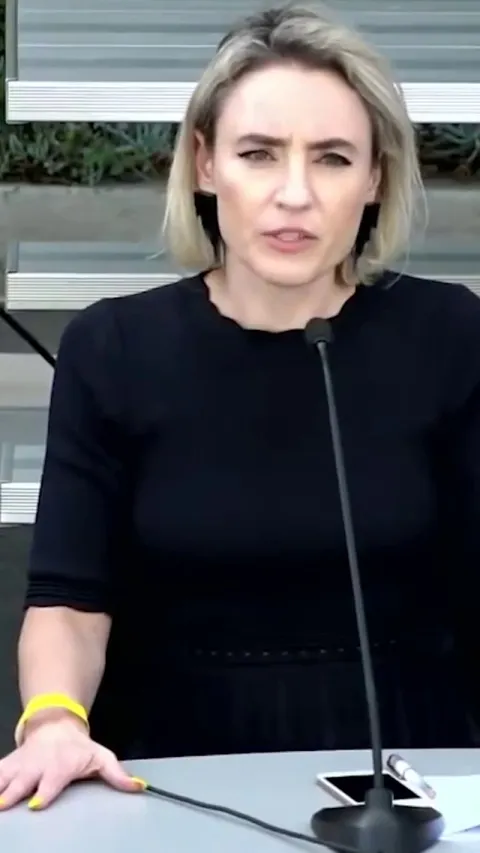 Another surreal moment from architecture’s worst advice panel