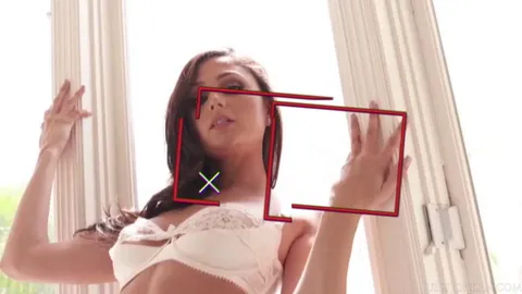 Ariana looking tight in white