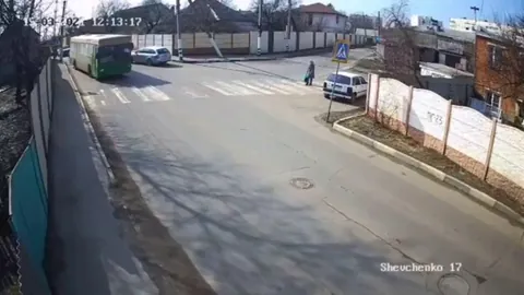 Hitting a pedestrian in front of the police