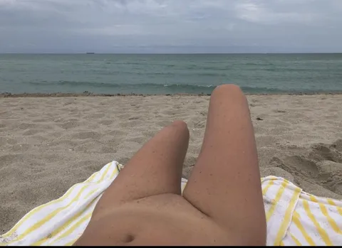 24 140lbs 5'6 I've started going to nude beachs and it's so fun!
