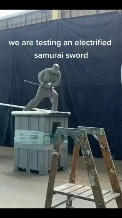 Electrically charged katana