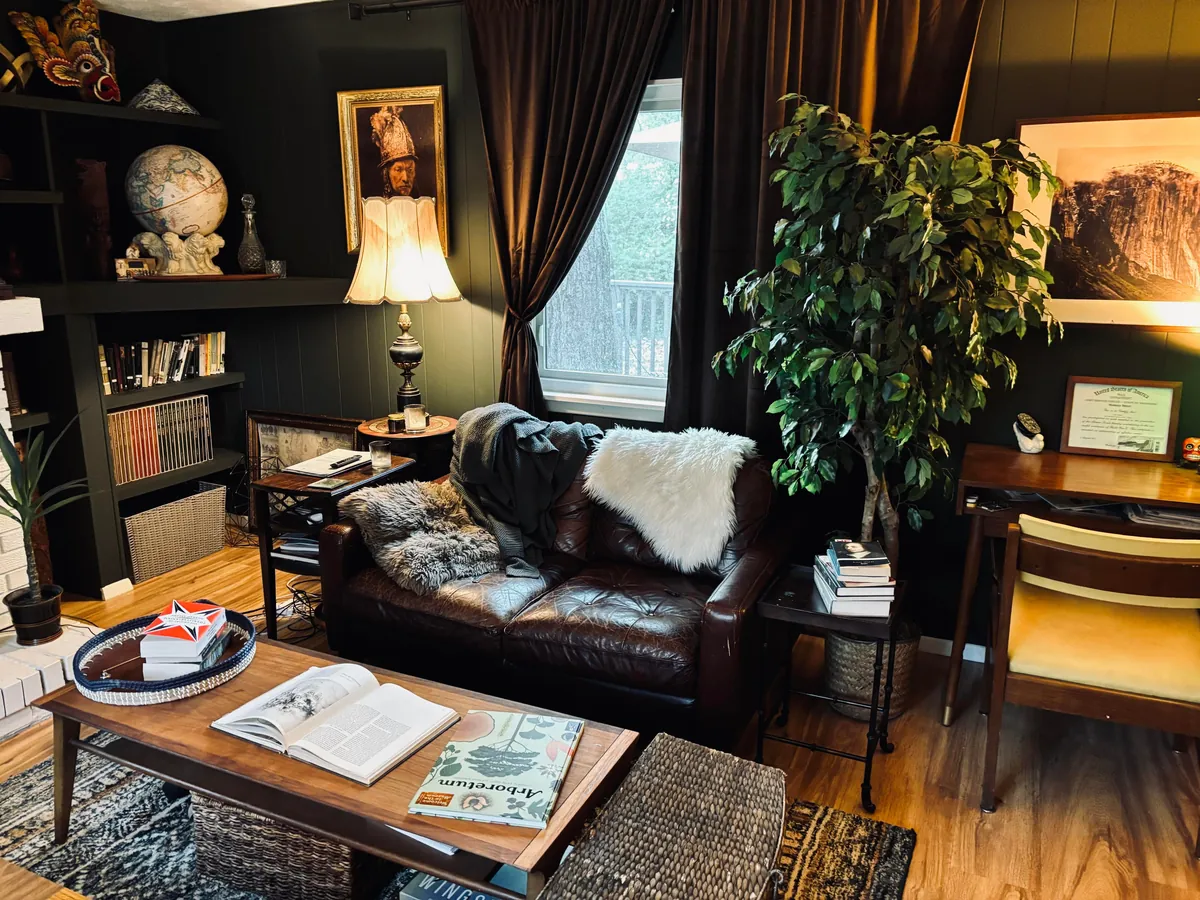 Always been my dream to have a study/library space. Finally finished.