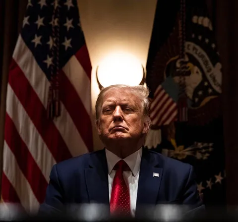 PsBattle: President Trump in the cabinet room