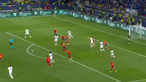 Theo Hernandez grabs Yamal to stop him from dribbling