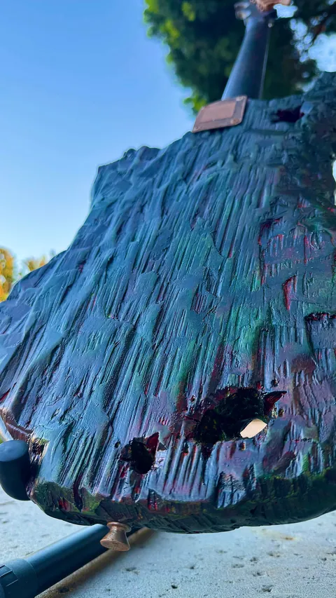 Turned my old guitar into a Zombie guitar.