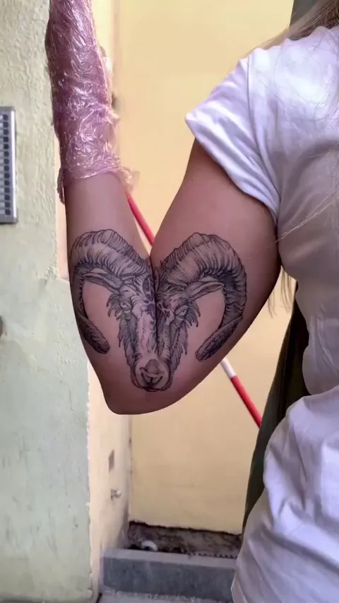 Tattoo that transforms from goat to wolf