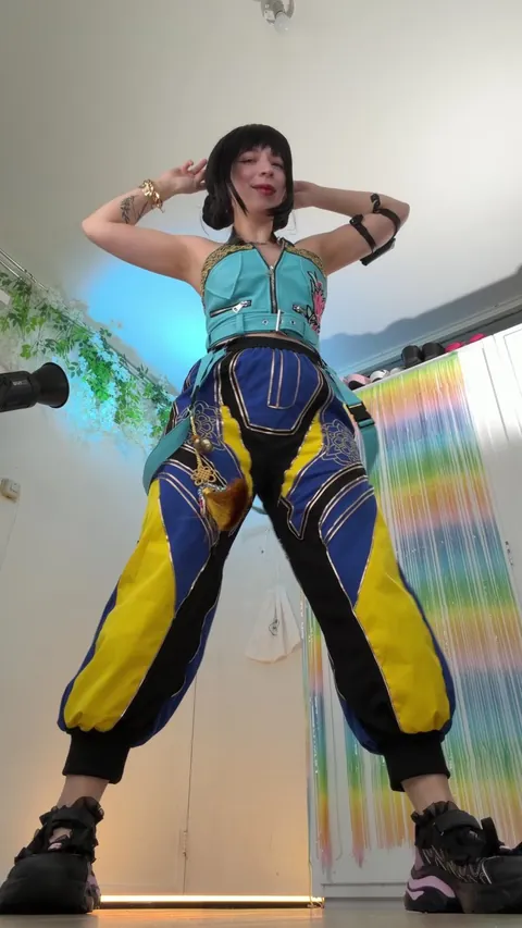 Zoey sitting  on ur face  by me excat17