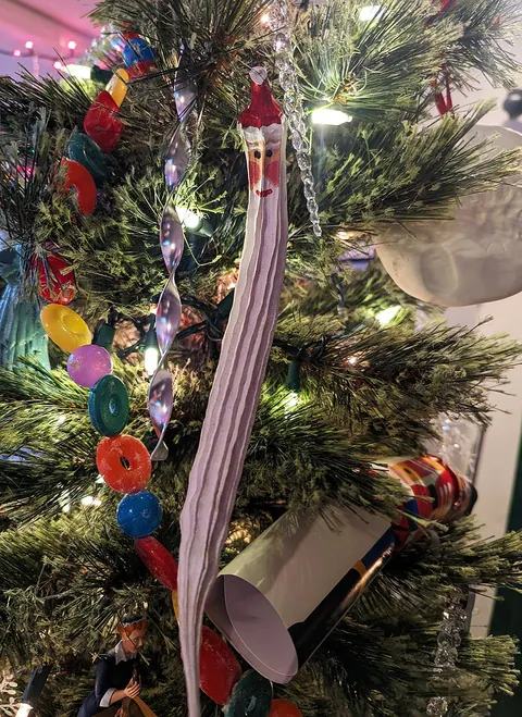 Tis the season to make dried okra seed pod ornaments. 😂