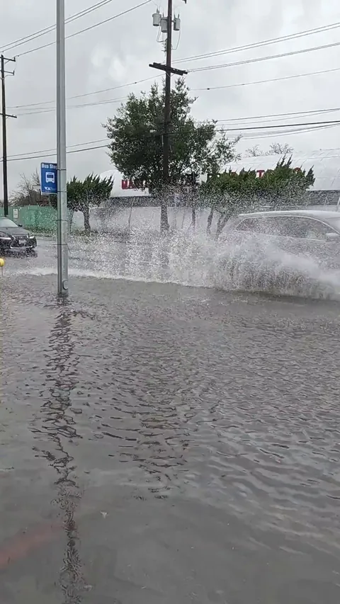 Yesterday, I stopped street flooding in San Jose by unclogging drains. Enjoy the timelapse.