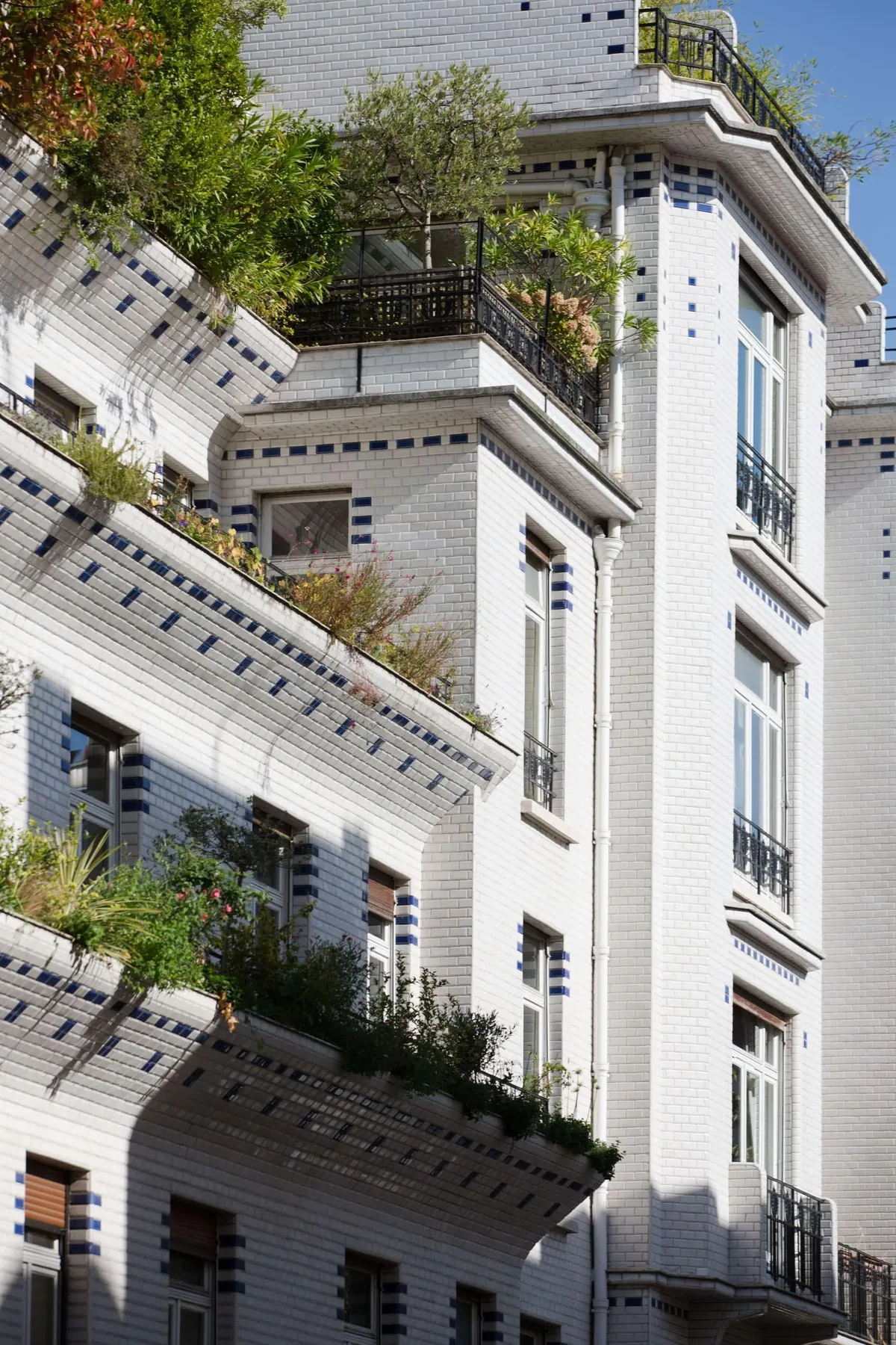 Residential building at 26 rue Vavin, Paris (1912-1914) by architects Charles Sarazin and Henri Sauvage