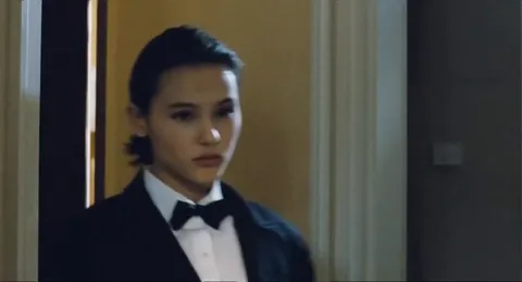 Catherine Guittoneau in A Single Girl (1995)