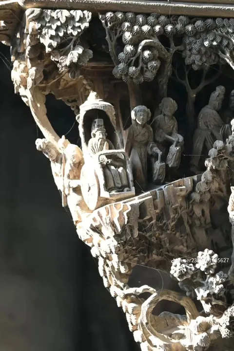 The amount of detail on Chinese column supporter architecture