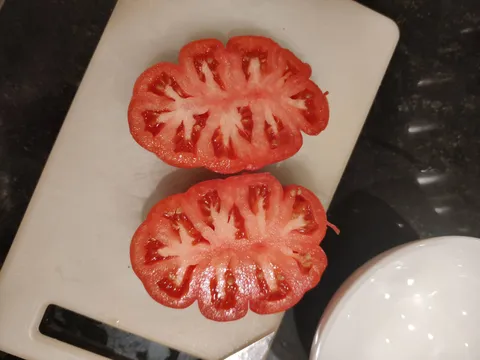 Please tell me you see it too