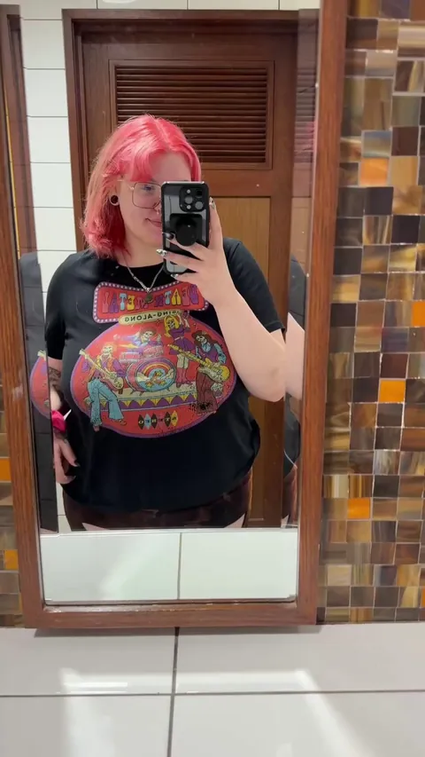 Cheeky lil flash for you this morning before work 🤫