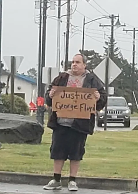 Ocean Shores, Washington, in the middle of the small town traffic circle. No voice is too small.