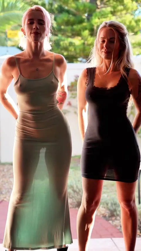 Should I turn around or stay like this?