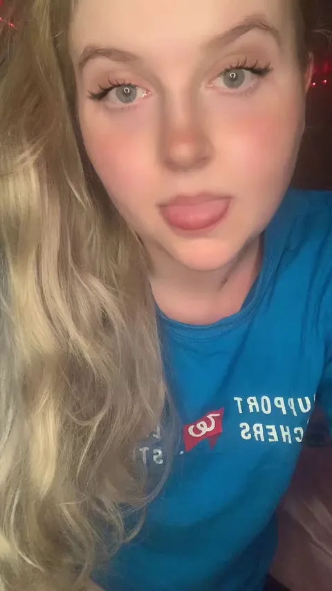 Wanna see some pussy??