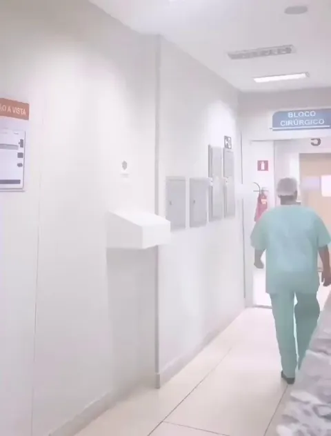 This doctor who dresses his young patients in superhero costumes before surgery